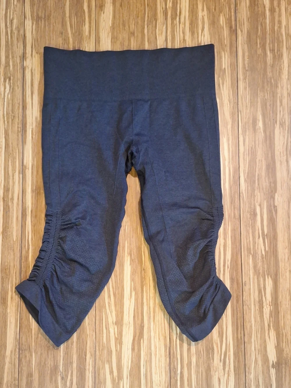 Lululemon Size 6 Charcoal Gray Ruched Capri Leggings NWOT